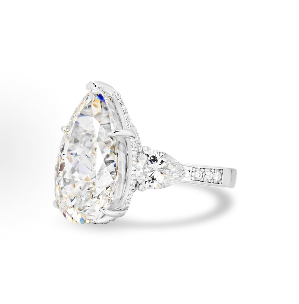 GAONAS classic three-stone droplet